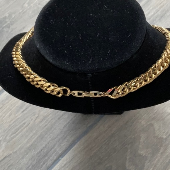 Napier Cuban curb chain. 24”. 1cm wide. Gold tone . Pat 4,774,743 - Picture 2 of 3